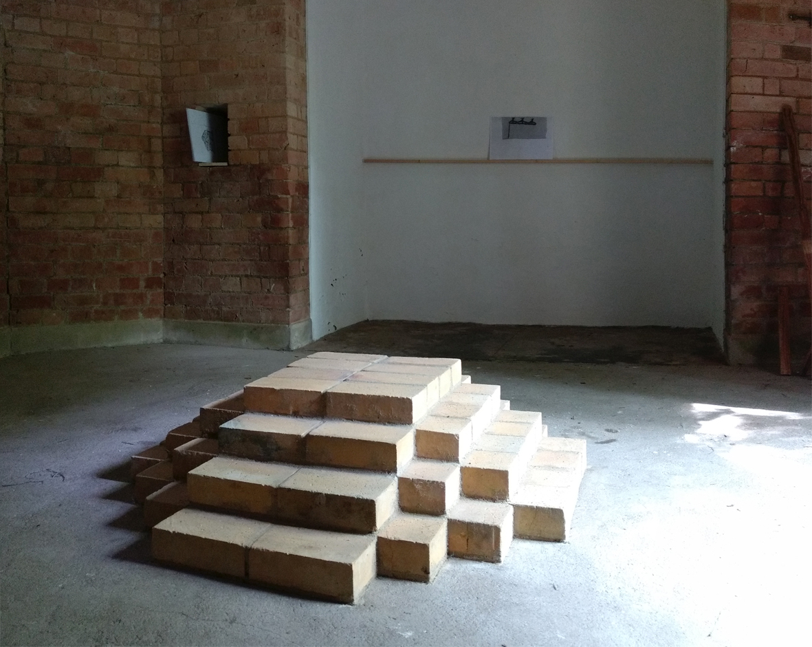 Nancy Jahns, UNDERGROUND, 2019, Backstein, vergrößerte Kopien von Telefonzeichnungen Foto: RUZICA ZAJEC