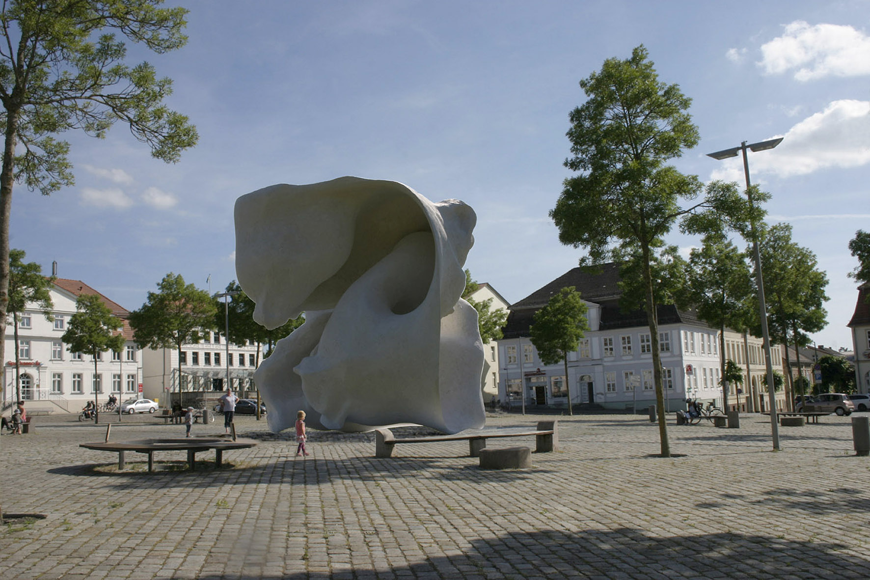 Simon Schade, Projekt Neustrelitz. 2018, Gips für Bronze