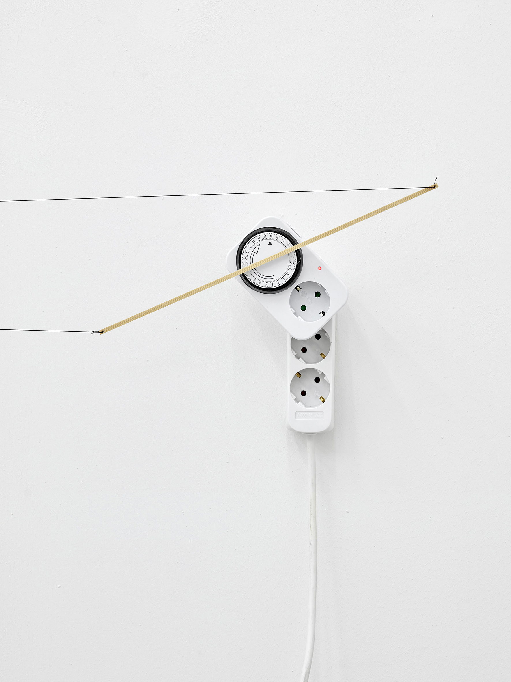 Hendrik Lörper, Zeitschaltuhren, 2009, Ausstellungsansicht (Foto: Edward Greiner)