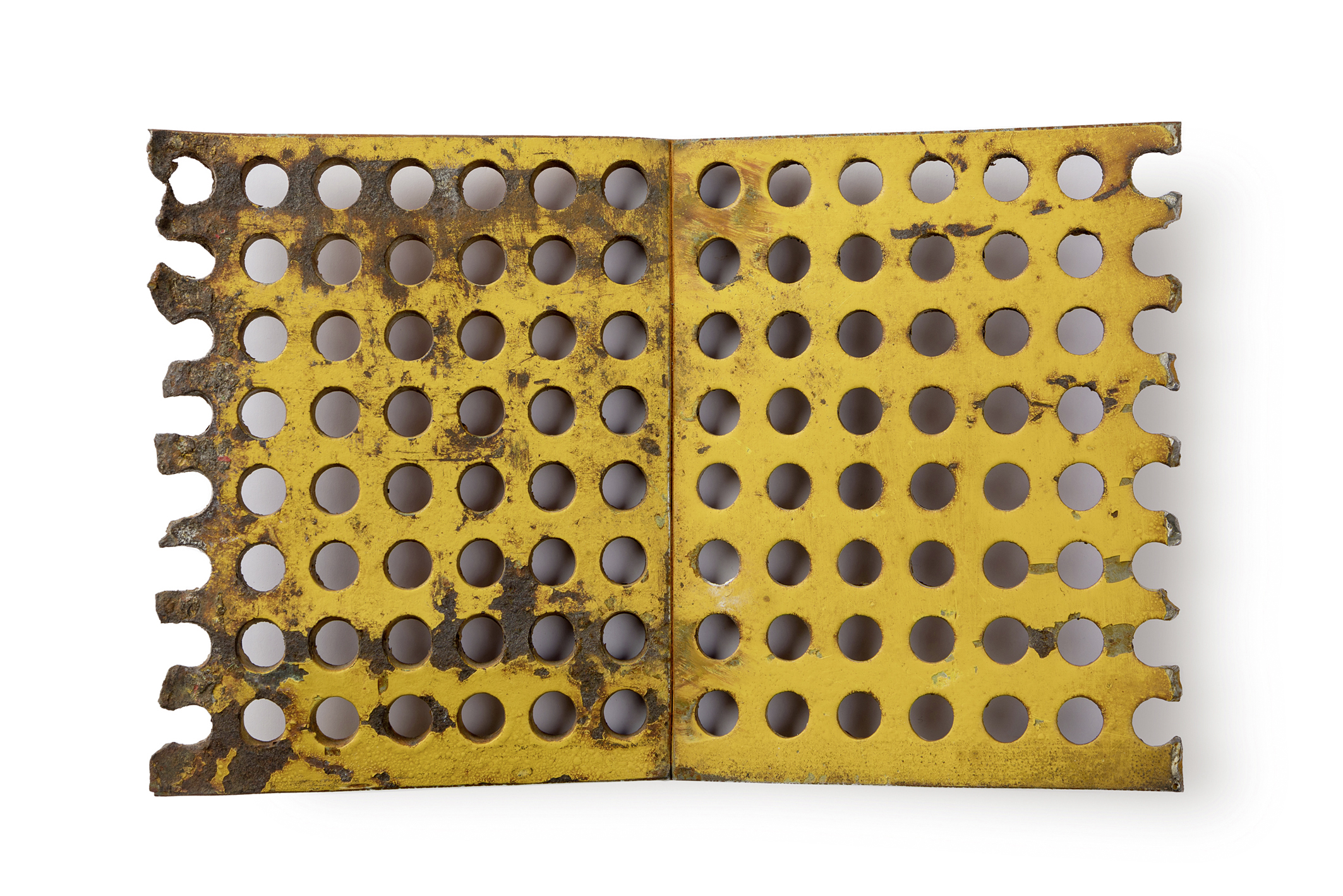 Bernard Misgajski, BUCH 5. 2021, Stahl, Folie, Brandspuren (Foto: Matthes Trettin)