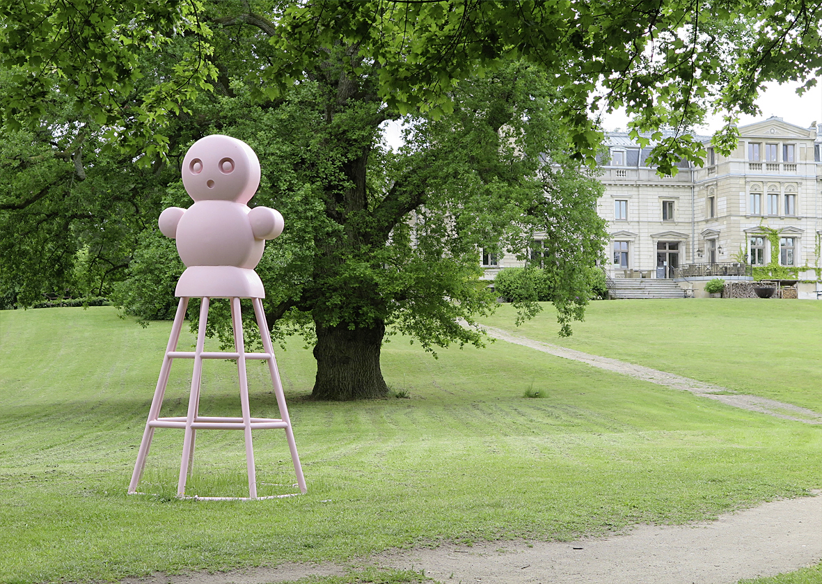 Hagen Bäcker, SCHWESTER, 2022 Stahl, Lack, 346 x 180 x 180 cm (Foto: Ruzica Zajec)
