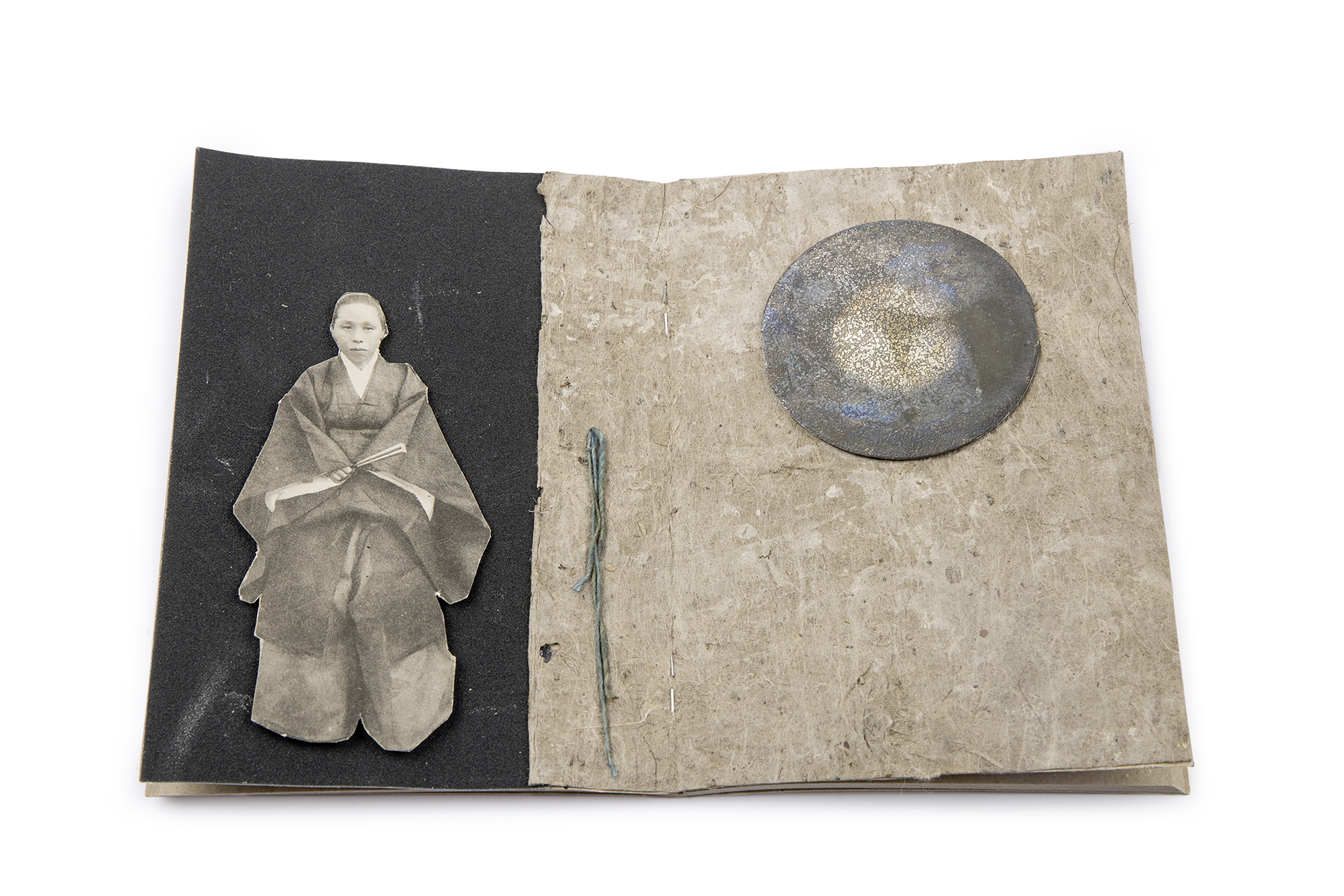 Bernard Misgajski: Japanisches Tagebuch 86. 2023, Collage, Papier, Fotografie, Metall (Foto: Matthes Trettin)