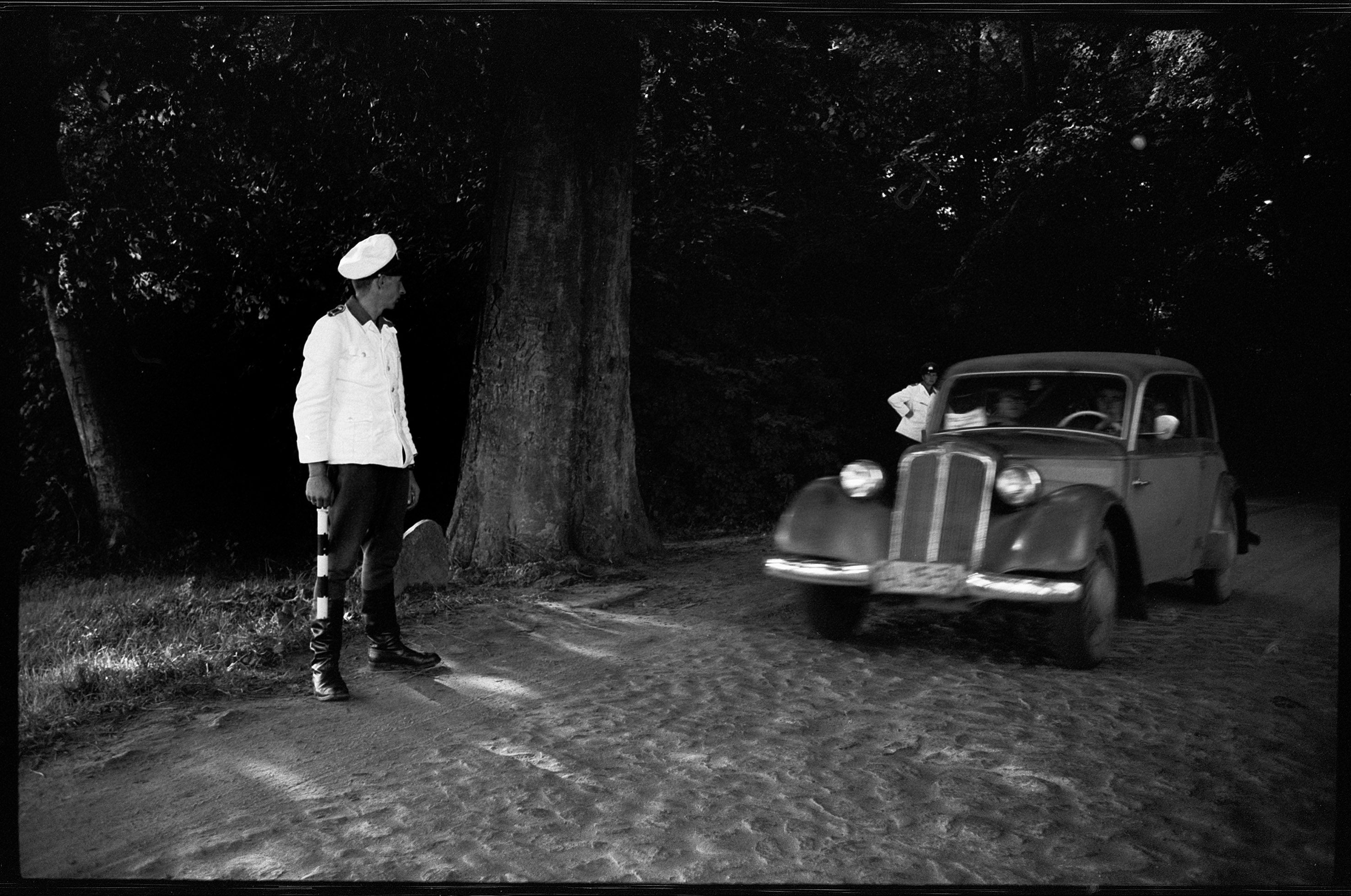 Wolf Grünke, Polizist (Ralswiek). 1960, Silbergelatineabzug
