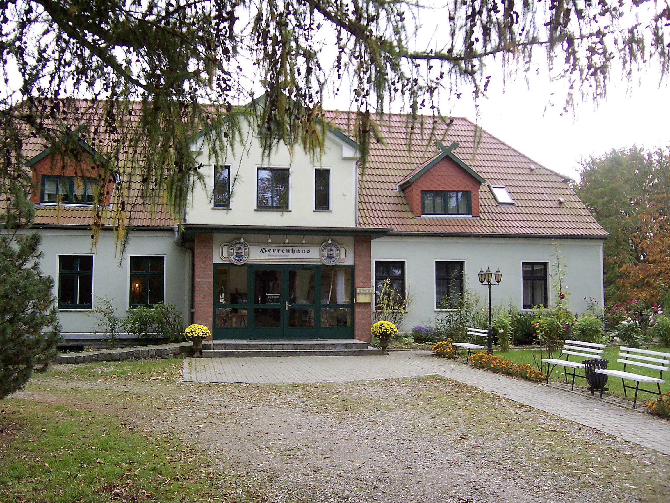 Herrenhaus Friedrichshof - Hofansicht