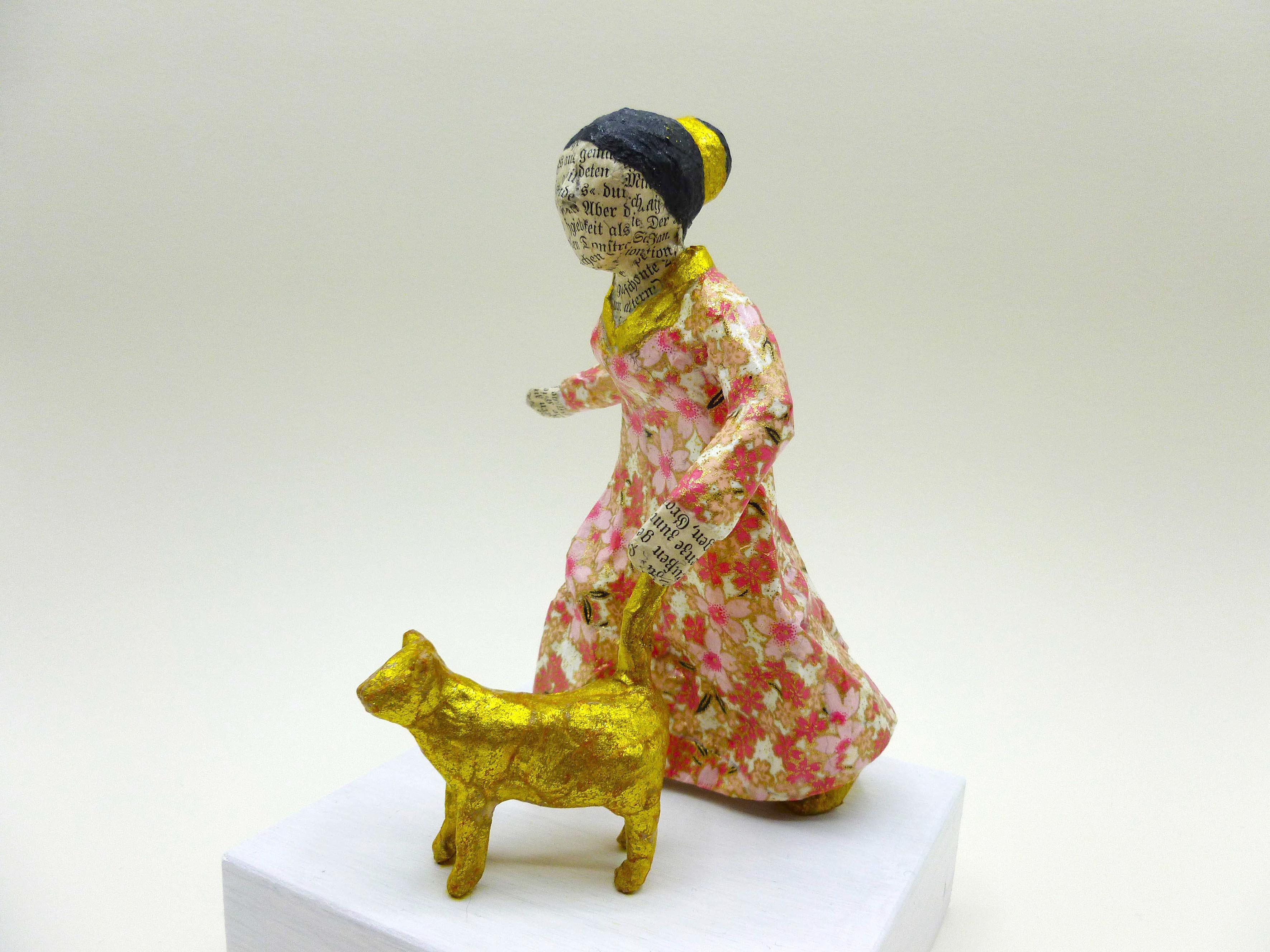 Heike Roesner: Abendrunde. 2025, Papiermaché