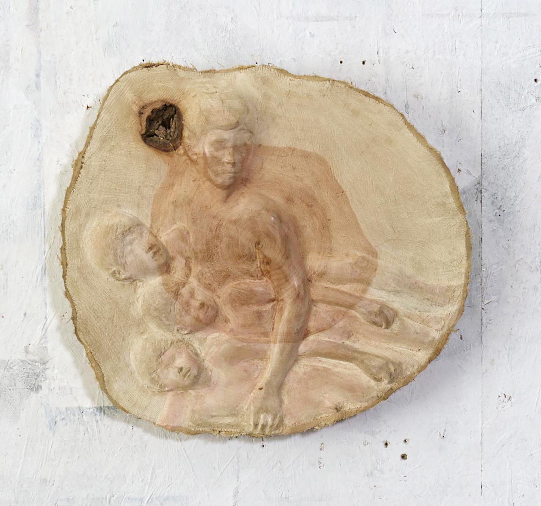 Urs Bumke: 3+1. 2024, Relief, Holz-Baumscheibe