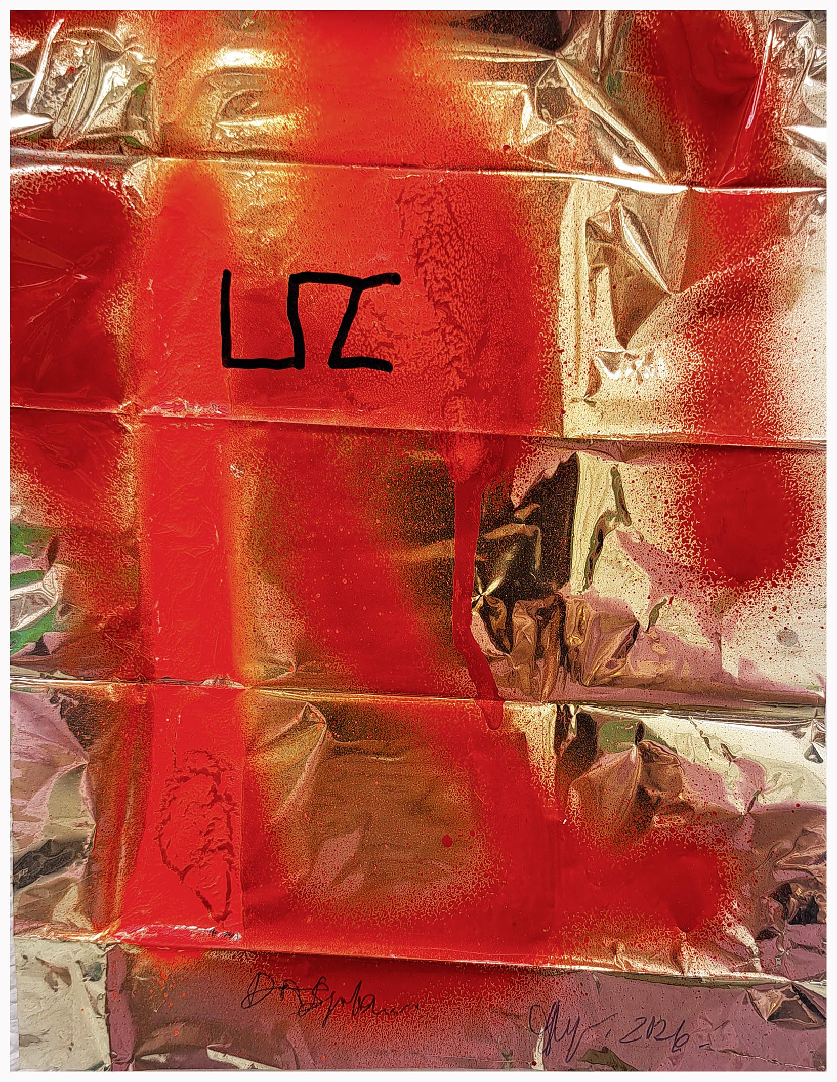 Herbert W. H. Hundrich: Das System. 2026, Mixed media auf Rettungsfolie
