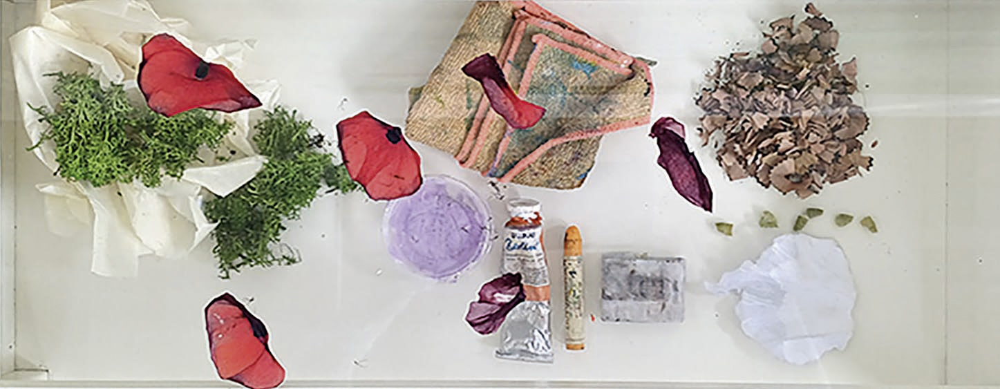 Ateliergeminschaft: Objekttisch. 2026, diverse Materialien (Foto: Anne Rosinski)